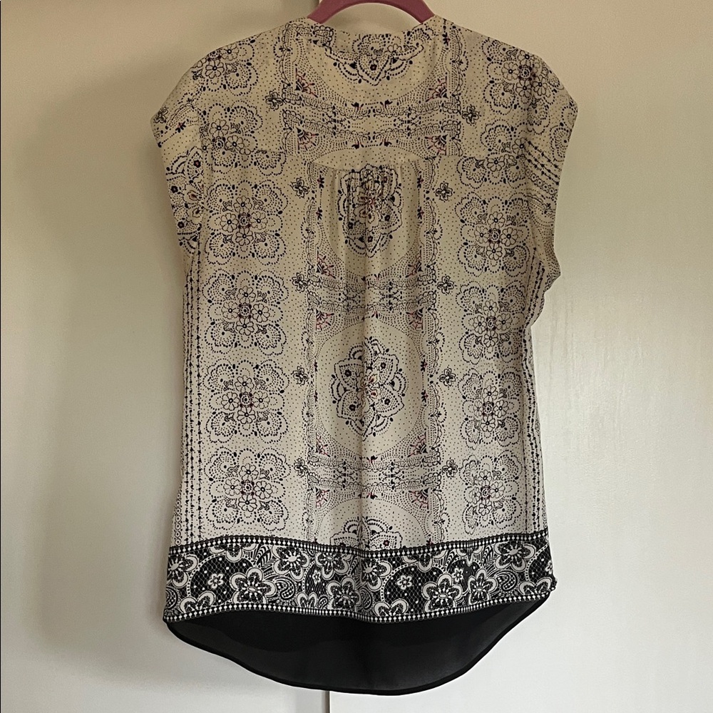 EUC | M | Elegant Black and Cream Women's Top - Picture 7 of 7
